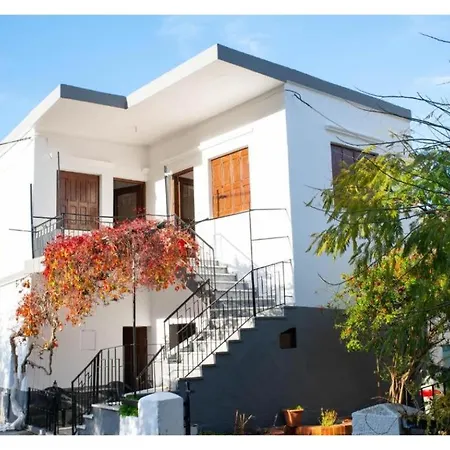 Traditional House In Vathi *